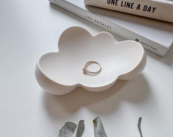 Cloud shape jewelry dish | jewelry tray | home decoration | jesmonite decor | Scandi | Minimalist | Aesthetic | birthday gift idea