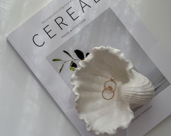 Dekoracyjna misa z muszli, taca na drobiazgi w stylu nadmorskim, półmisek na biżuterię z muszli, wystrój łazienki na plaży, pojemnik na biżuterię inspirowany oceanem, ręcznie robiony prezent z muszli