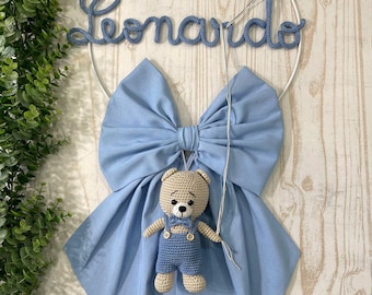 Ruban de naissance bleu avec prénom en tricot et ourson en amigurumi