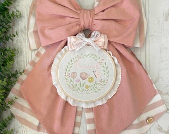 Nœud de naissance rose poudré et pêche avec cadre brodé