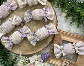 Bolso de mano Provence and Cream Candy con bordado de inicial