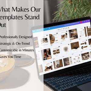 Pu&ograve; includere: Un laptop mostra modelli di design d'interni con uno schema di colori marrone e bianco. Lo schermo mostra "Interior Design Templates Instagram Post Pack". Il laptop &egrave; su una superficie bianca, con una ciotola di legno e testo: "What Makes Our Templates Stand Out".