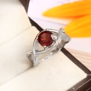 Natural Red Garnet Ring-Birthstone Garnet Ring-Garnet Solitaire Engagement Ring-Round Cut Garnet Promise Ring 925 Sterling Silver