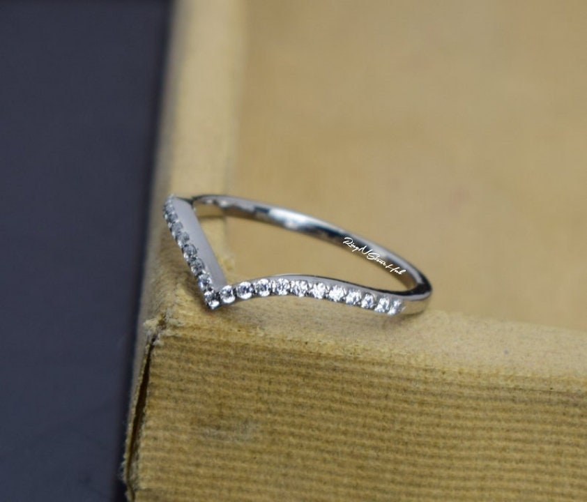 Silver Moissanite Chevron Ring/Diamond Shimmering Ring/V Shape Ring/Perfect Matching Band/Stackable Ring/Wedding Band/Curved/Band