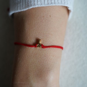 Dainty bracelet with golden key detail