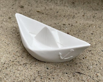 barco de papel hecho a mano