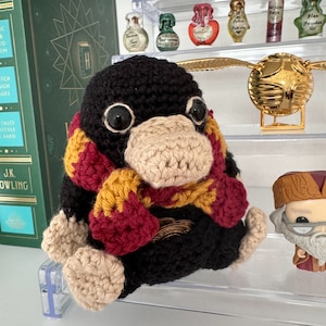 Niffler Harry Potter Hogwarts Houses Scarf Crochet Amigurumi