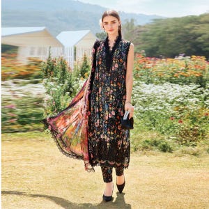 Handcrafted Floral Pakistani Suit: Embroidered Cotton Top & Chiffon Dupatta