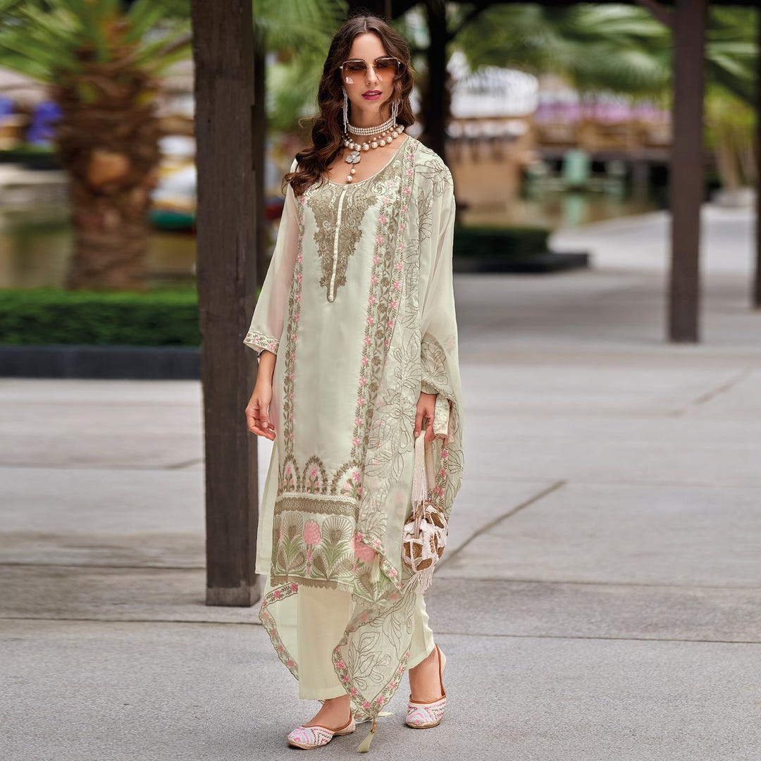 Ivory Elegance Embroidered Kurta Set with Scalloped Hem main image 1