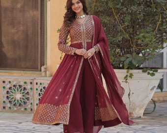Pfirsich Gestickter Anarkali Anzug: Faux Georgette Indisches Hochzeitskleid