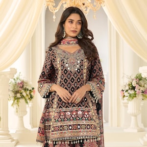 Close-up of the gota patti border and detailing on the sheer dupatta.