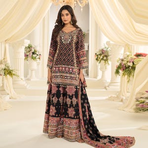 Side angle showing the flow of the printed palazzo and kurta together.