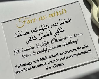 May include: A framed print with gold text that reads "Face au miroir" and a prayer in Arabic and French. The print is on a white background.