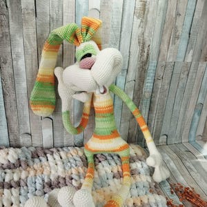 Großer gehäkelter Hase. Großer Amigurumi Hase. Handgemachter großer Hase.
