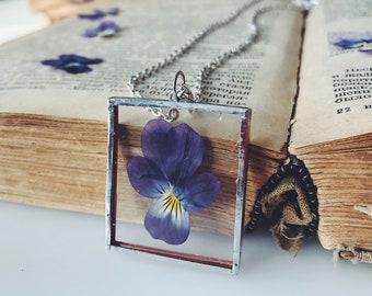 Pansy flower necklace, Mother's Day gift, Terrarium necklace, Violet petals pendant, Purple viola flower necklace, Botanical jewelry