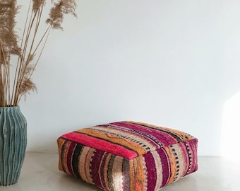Magentarosa & ockrafärgat randigt kelimpufföverdrag, marockansk ullkudde i vintagestil, tribal boho ottomansk fodral - OFYLLD