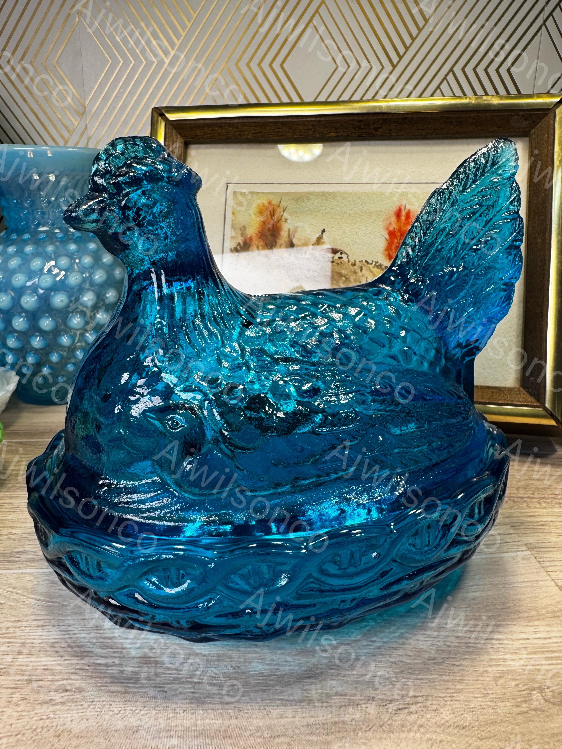 Vintage L.E. Smith Teal Blue Glass Hen With Chicks on a Nest Candy