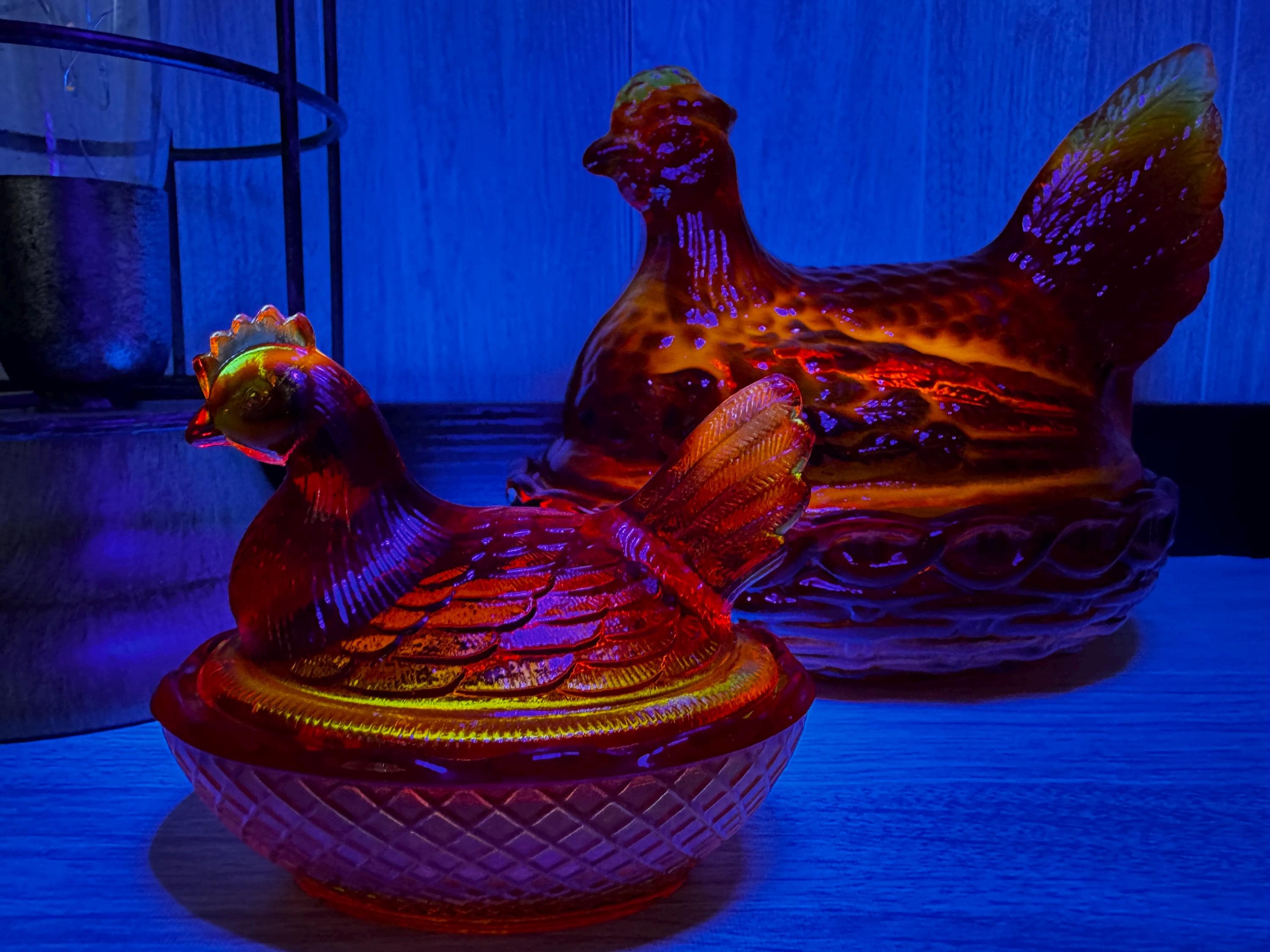 Set of 2 Vintage L.E. Smith Flame Amberina UV Glass Hens With