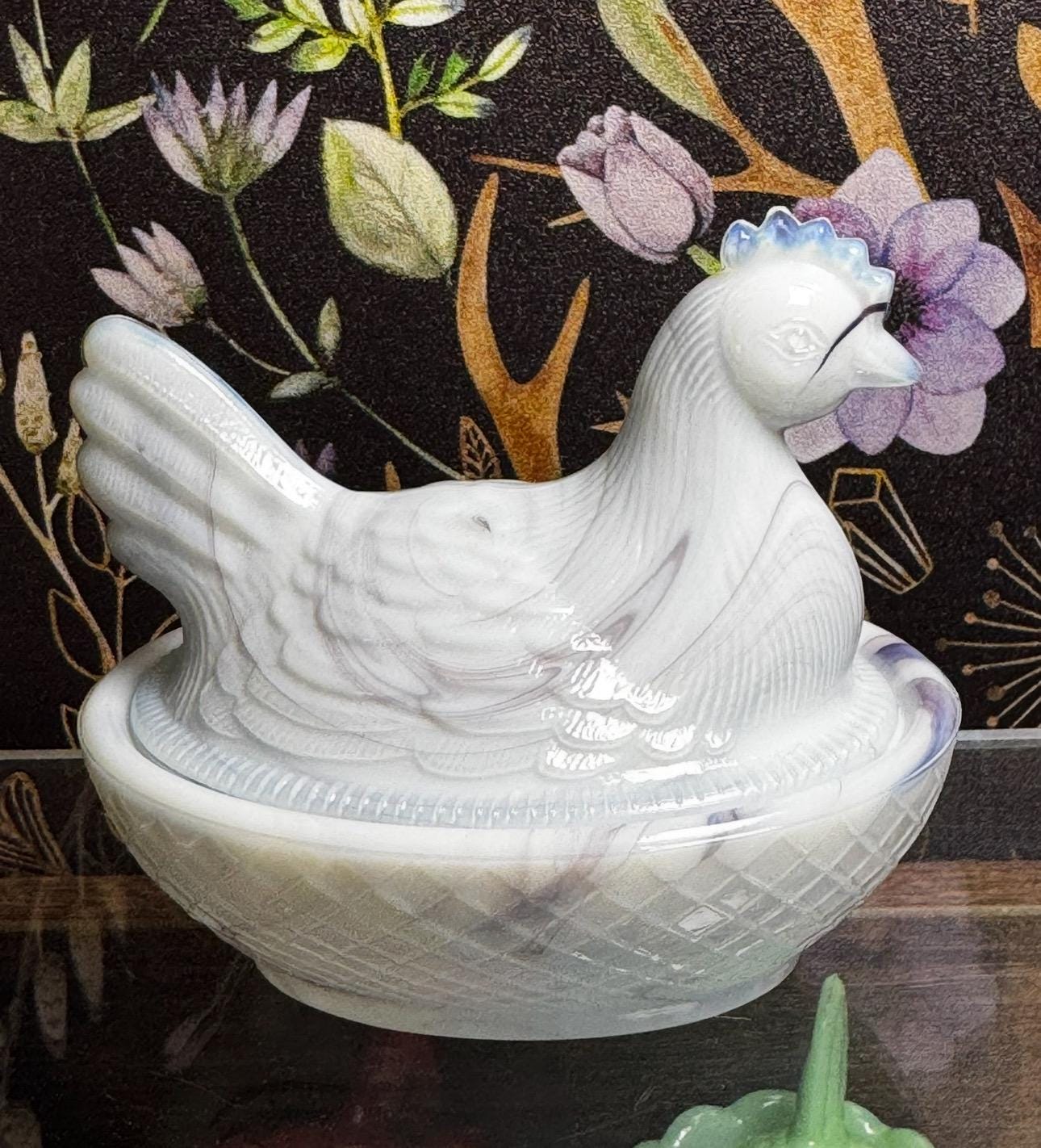 Vintage Boyd’s Crystal Art Glass 3” Hen On Nest Confetti #81 Purple Slag Glass Salt Cellar Trinket Dish