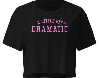 Haut court un peu spectaculaire, t-shirt graphique, haut court unisexe, tenue de méchant, vêtement court pour soirée, joli t-shirt tendance