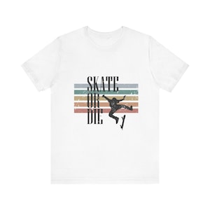 Skate or Die Retro Grunge Skateboarding T-Shirt for Skater Rebels