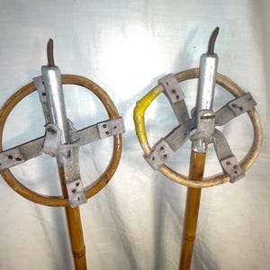 ノルウェー製 140 cm ビンテージ 竹製クロスカントリー スキー ポール - レザー バスケット - すごい!!!