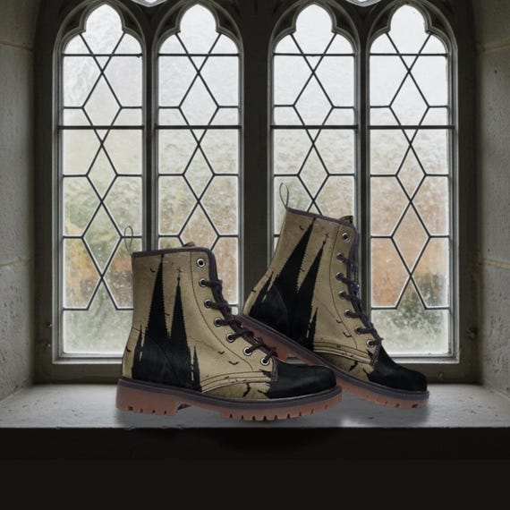 Botas de combate góticas de cuero vegano con diseño de catedral y