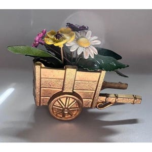 Vintage handbemalte Goldmetall Blumenwagen mit mehrfarbigen gemalten Blüten