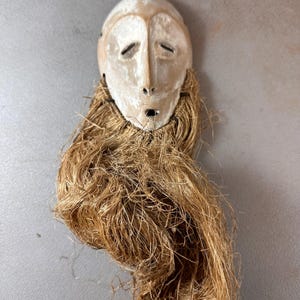 250239 - Klein Afrikaans paspoortmasker uit de Lega Bwami - Congo.