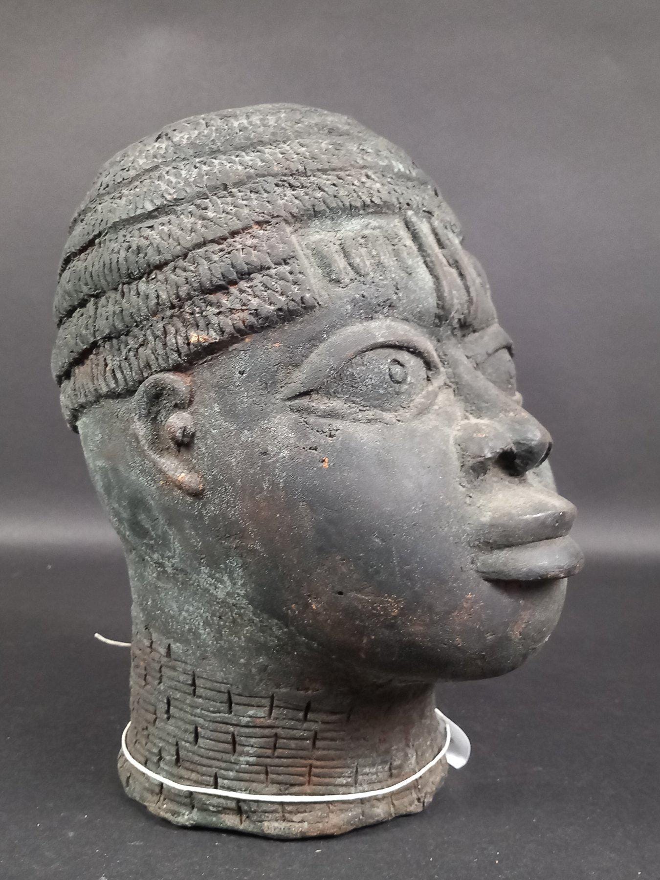 250512 - Oba Bronze Memorial Head - Bini Edo - Benin - Nigeria.