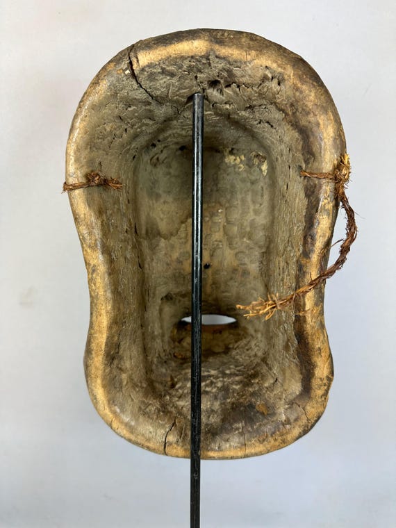 アフリカンアンティーク見開いた目で大きく口を開けとてつもない雰囲気の芸術的な彫刻 2枚あり！存在感のある美しい多色模様ステンドグラス イギリス