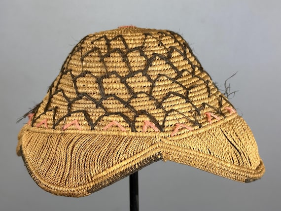 250446 - African Raffia Fiber Hat From the Kuba People. - Congo