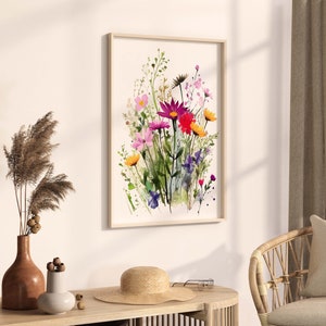 Op de afbeelding: Een aquarel schilderij van een boeket met roze, paarse, rode en gele bloemen met groene bladeren en stelen. De bloemen zijn in een vaas gerangschikt en staan tegen een witte achtergrond.