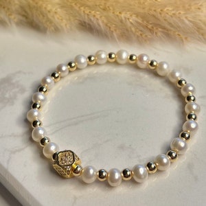 Bracelet made of freshwater pearls/ 14k gold-plated brass beads with zirconia pendant 18k gold-plated