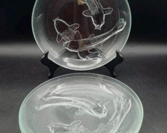 3 koi-goudvissen 9-inch saladeborden helder glas 3D decoratief reliëf KIG Netherlands