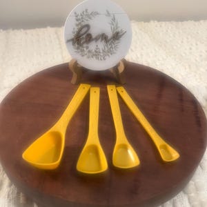 Vintage Lustro Ware Plastic Measuring Spoon Set Harvest Gold Complete Set of 4