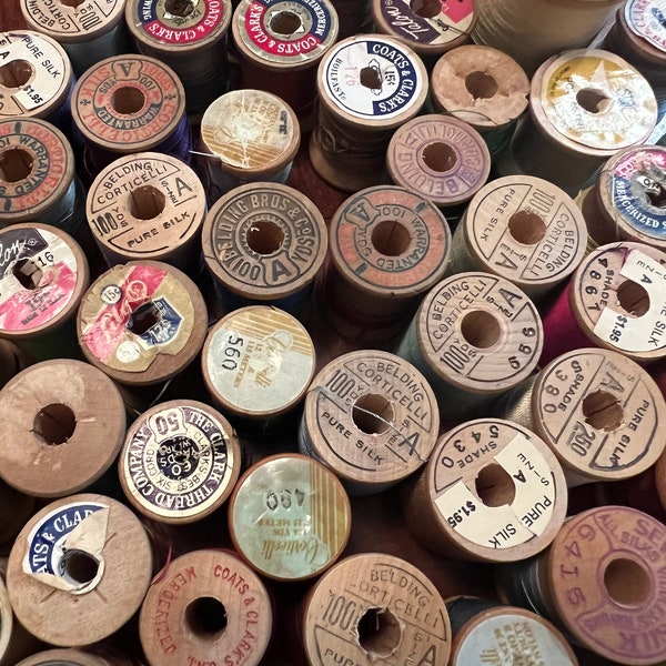 Vintage lots of 19 Wooden Spools of Thread