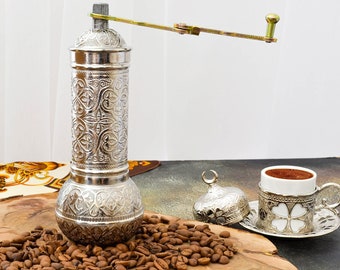 Traditionell turkisk kaffekvarn, manuell mässingskvarn, dekorativt handtag