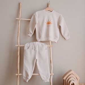 Ensemble sweat-shirt de jogging imprimé soleil - vêtements de bébé durables et neutres - sweat de jogging pour tout-petit printemps - survêtement pour enfants - cadeau unique pour bébé