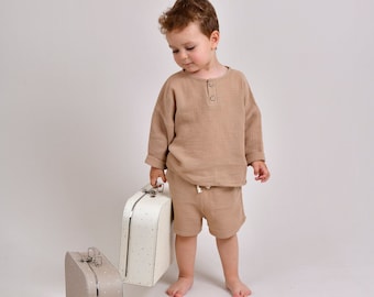 Conjunto de ropa de bebé muselina de algodón orgánico beige - traje de bebé recién nacido neutro en cuanto al género - camisa de muselina de manga larga para niños pequeños - regalos únicos para bebés