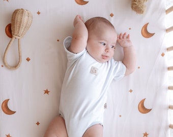 Stars Patterned Organic Cotton Fitted Sheet - Affordable Crib Cover Sheets for Toddler - Twin Size Nursery Beddings - Unique Baby Gifts