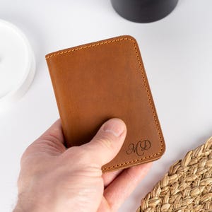 Gepersonaliseerde portemonnee voor mannen, gegraveerde kaarthouder met initialen of naam, leren portemonnee - cadeau voor hem, vriend, echtgenoot, opa, vader