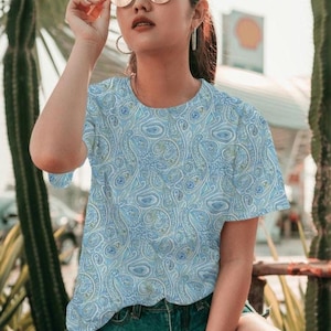 Vintage Floral Paisley T-Shirt: Women&#39;s Trending Top