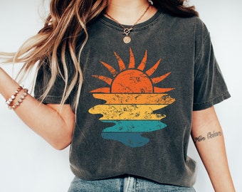 Comfort Colors® Retro Sunset Rays Wavy Shirt, Sun Shirt, Sunshine Shirt, Sun Rays Tee, Beach Vibes Tee, Retro Summer Time, Sunset Shirt