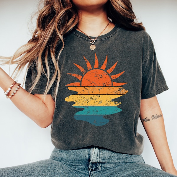 Comfort Colors® Retro Sunset Rays Wavy Shirt, Sun Shirt, Sunshine Shirt, Sun Rays Tee, Beach Vibes Tee, Retro Summer Time, Sunset Shirt