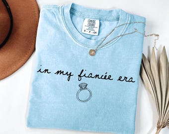 Camiseta Comfort Colors® "In My Fiancee Era", regalo de compromiso