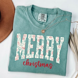 Comfort Colors® Merry Christmas Shirt, Womens Christmas Shirt, Merry & Bright Shirt, Retro Holiday Shirt, Cute Christmas Gift, Xmas Shirt