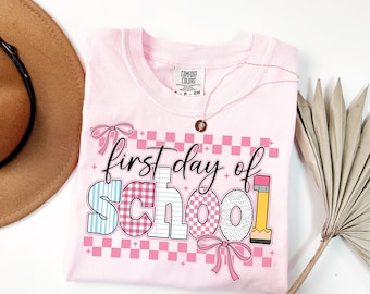 Camiseta Comfort Colors® para el primer día de clases, regreso a clases, camiseta para maestros de kínder, camiseta para maestros de equipo, ropa para el primer día de clases