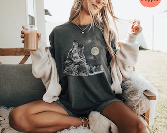 Vintage Wolf Moon Shirt: Retro 90s Nature Tee