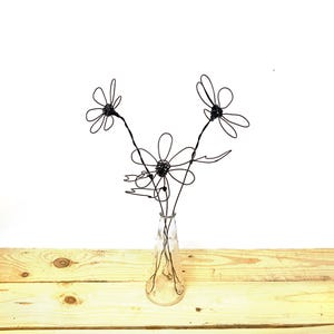 Bouquet de marguerites en fil de fer composé de trois fleurs/Bouquet Marguerite/Décoration de bureau/Décoration de maison/Cosmos/Fleur de naissance d&#39;octobre.